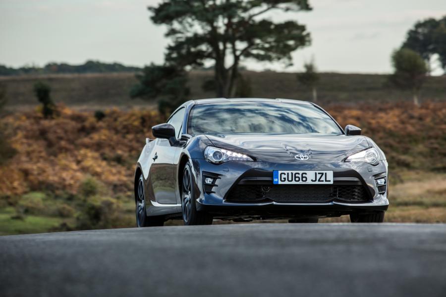  Toyota GT 86 2016 года  (UK) (фото 20 из 31)